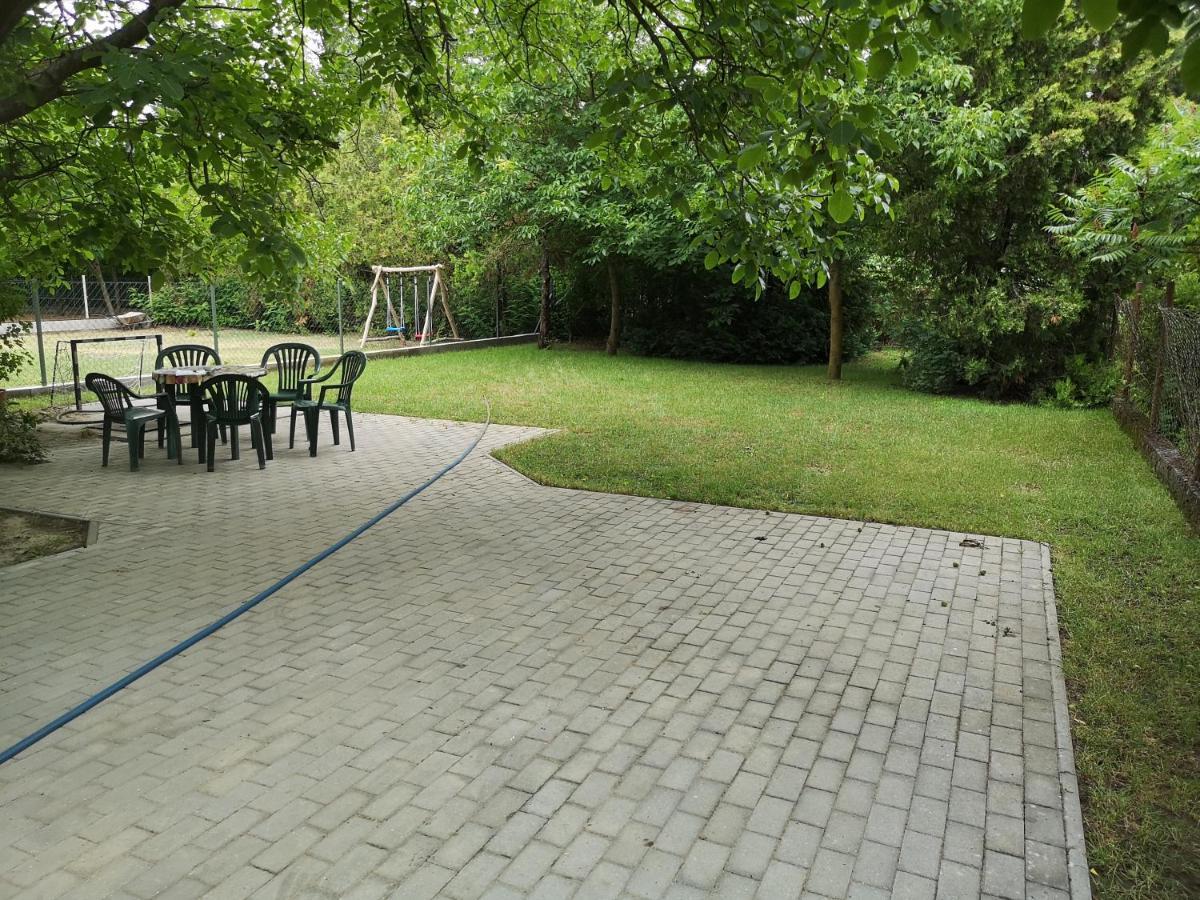 Babarczi Üdülőház Kiskunmajsa Exterior foto